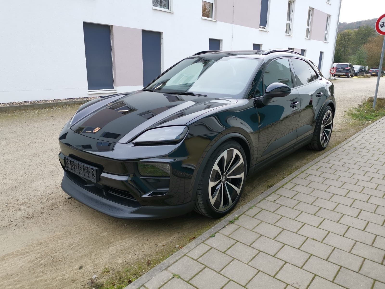 Porsche Macan - Samsaru's Car Outlet