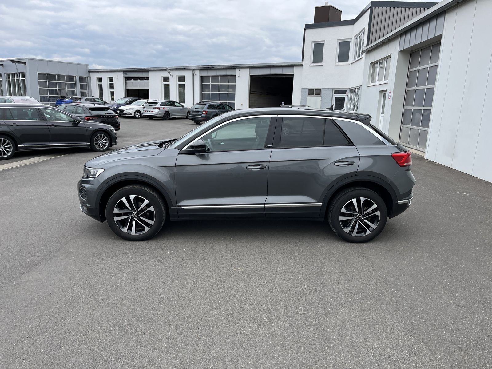 Volkswagen T-Roc 1.5 TSI DSG UNITED - Samsaru's Car Outlet