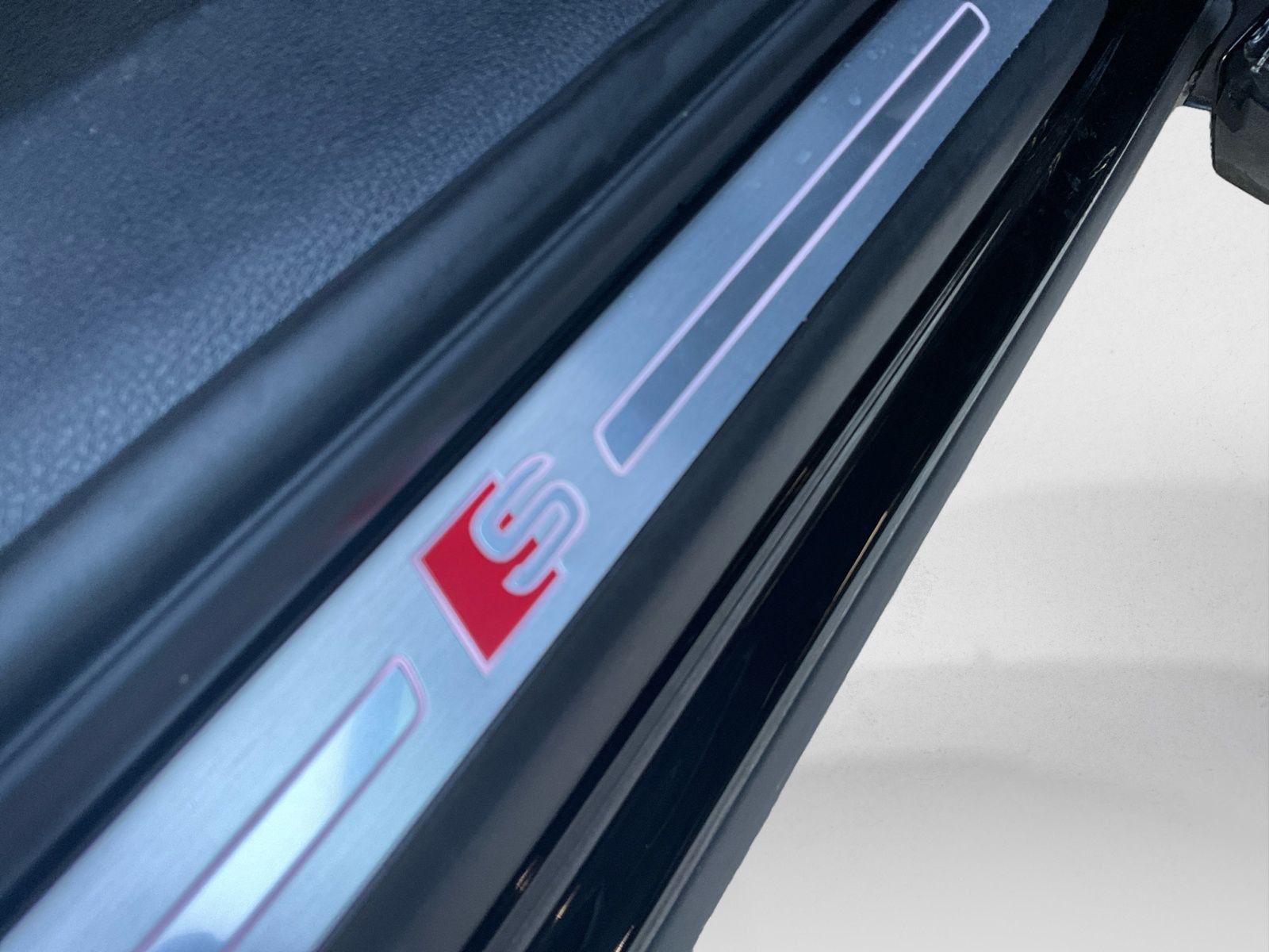 Audi Q3 40 TDI S line quattro - Samsaru's Car Outlet