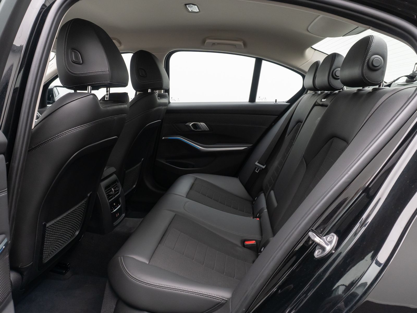 BMW 320e Sport Line - Samsaru's Car Outlet
