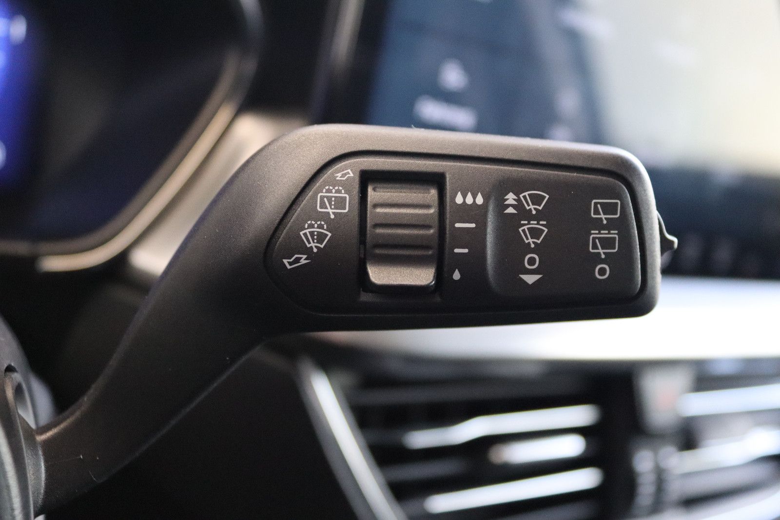 Ford Focus Turn. Aut. Titanium X *LED*NAV*RFK*Winterp