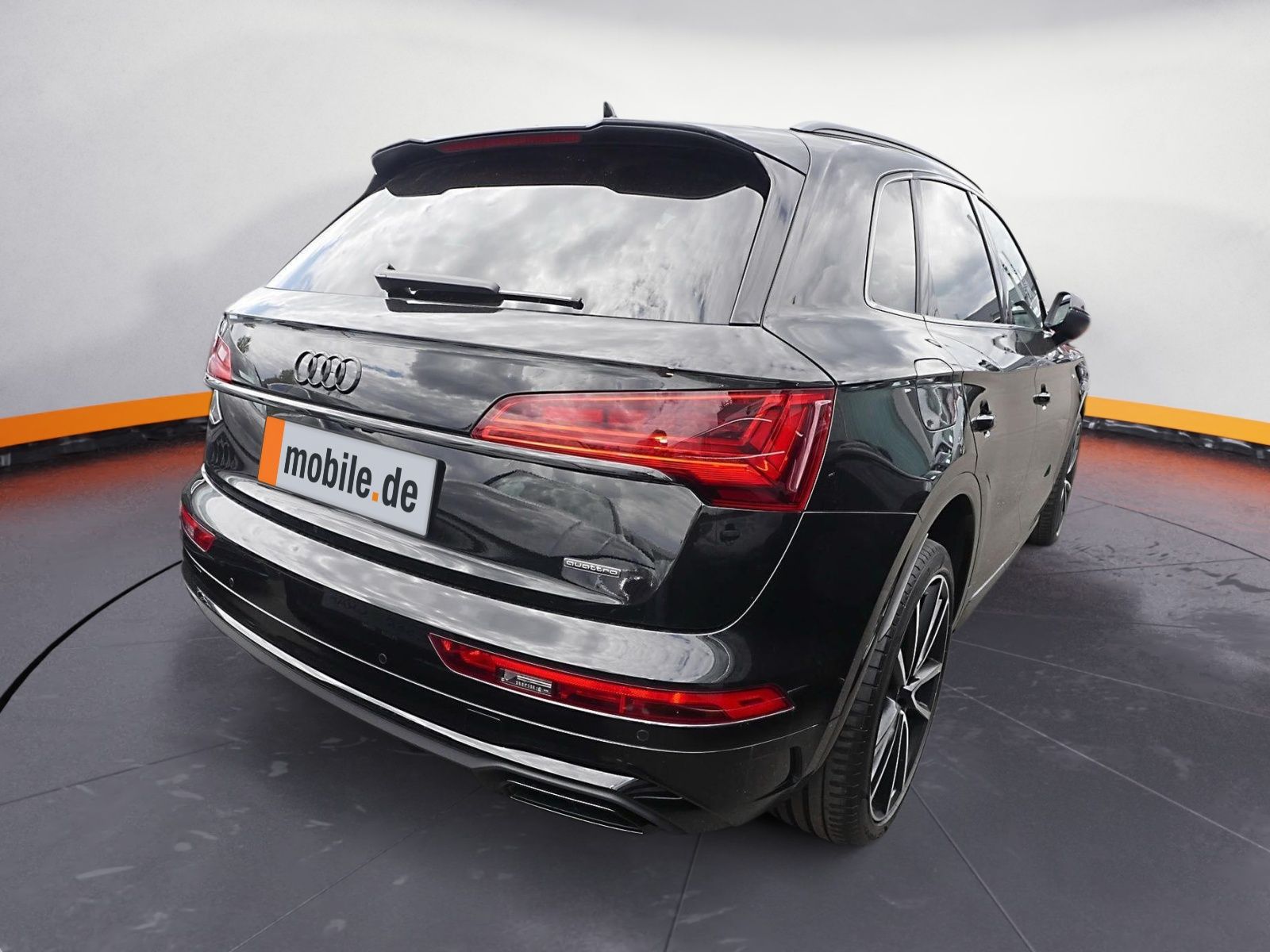 Audi Q5 40 TDI quattro S line - Samsaru's Car Outlet