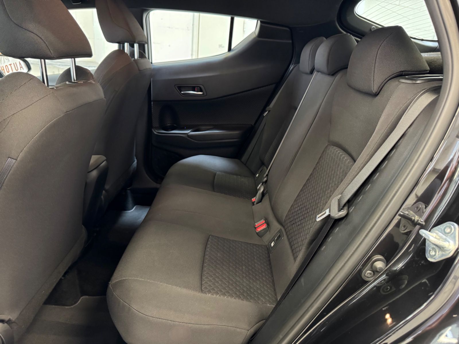 Toyota C-HR 2.0 Hybrid Business Edition - Samsaru's Car Outlet