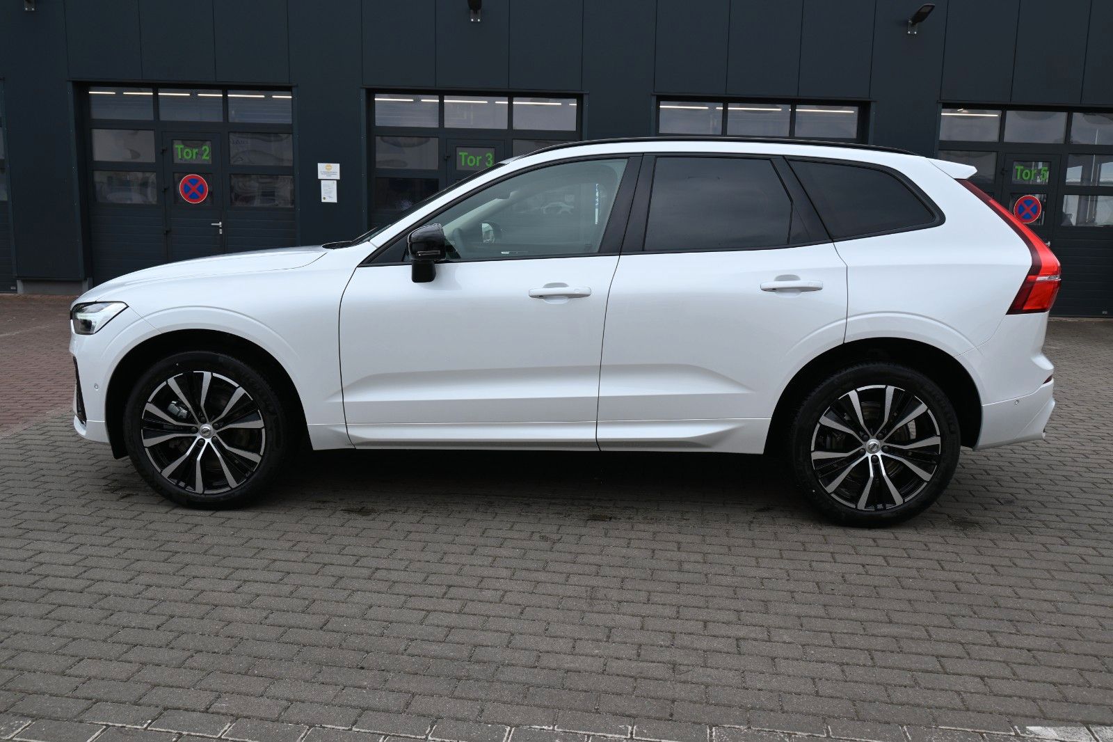 Volvo XC60 B4 D Autom. Plus Dark*STDHZG*360°*H&K*ACC