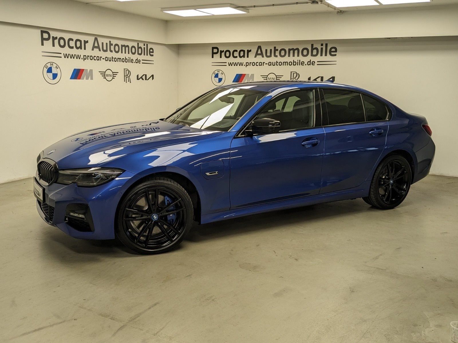 BMW 330e M Sport - Samsaru's Car Outlet