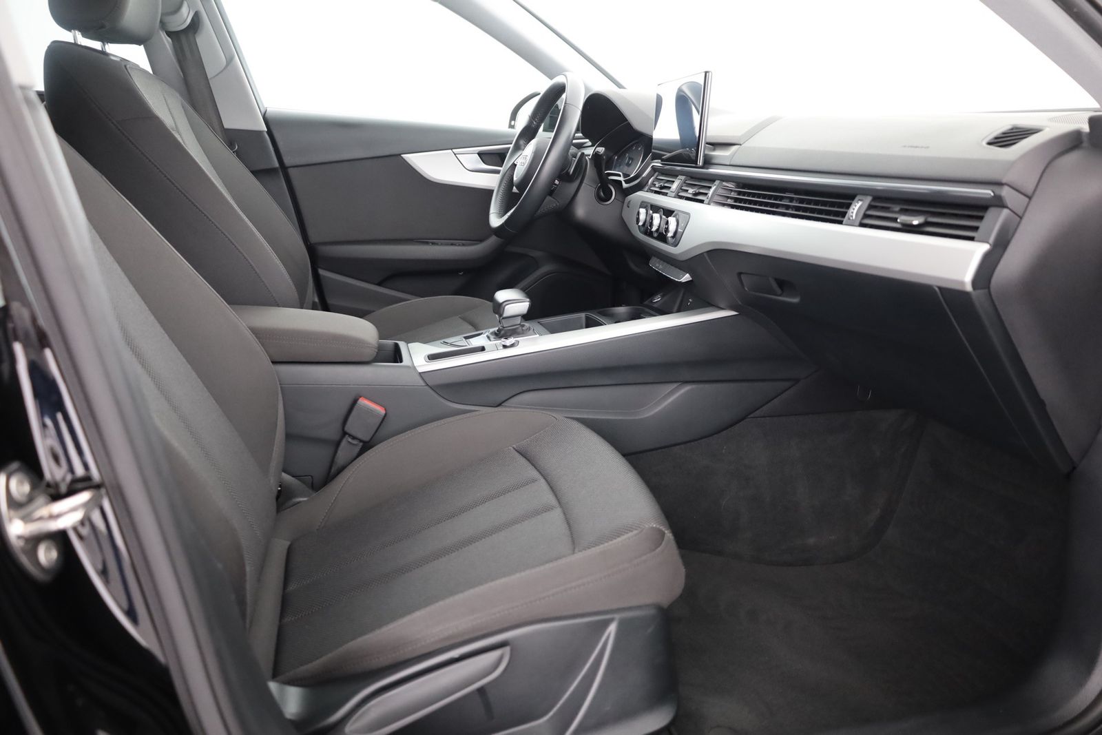 Audi A4 Avant 30 TDI S-Tronic - Samsaru's Car Outlet