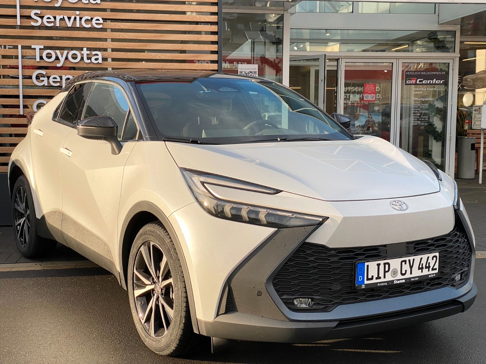 Toyota C-HR 1.8 Hybrid - Samsaru's Car Outlet