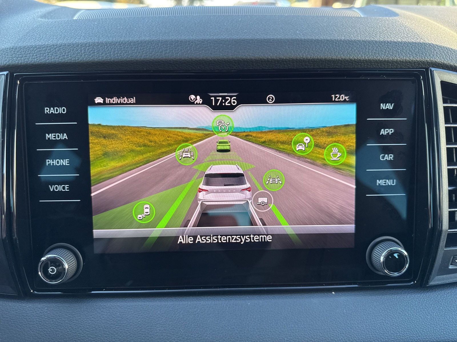 Skoda Karoq Sportline 4x4TDI AHK LED Matrix Gar. 360 G
