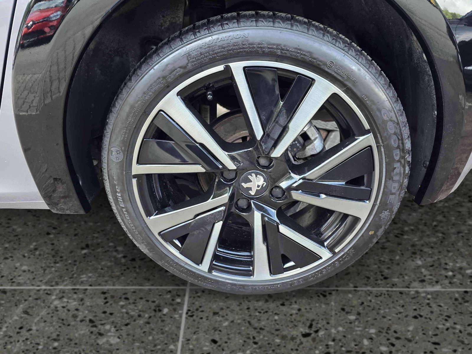 Peugeot 208 1.2 Pure Tech 100 GT - Samsaru's Car Outlet