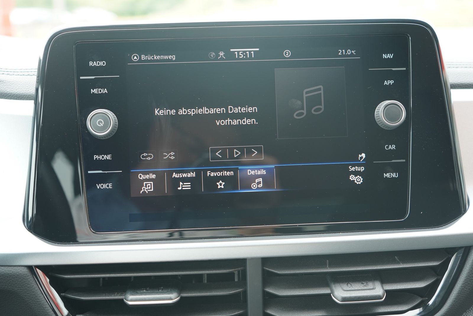 Volkswagen T-Roc 1.0 TSI Life - Samsaru's Car Outlet