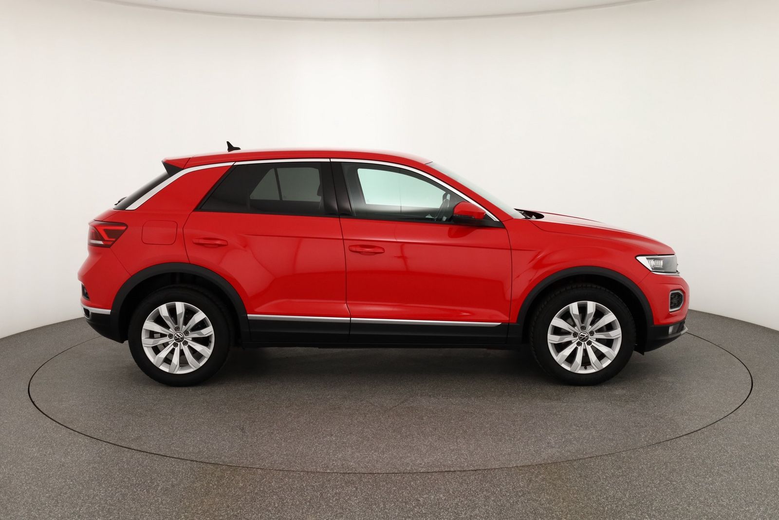 Volkswagen T-Roc 1.5 TSI DSG Sport - Samsaru's Car Outlet