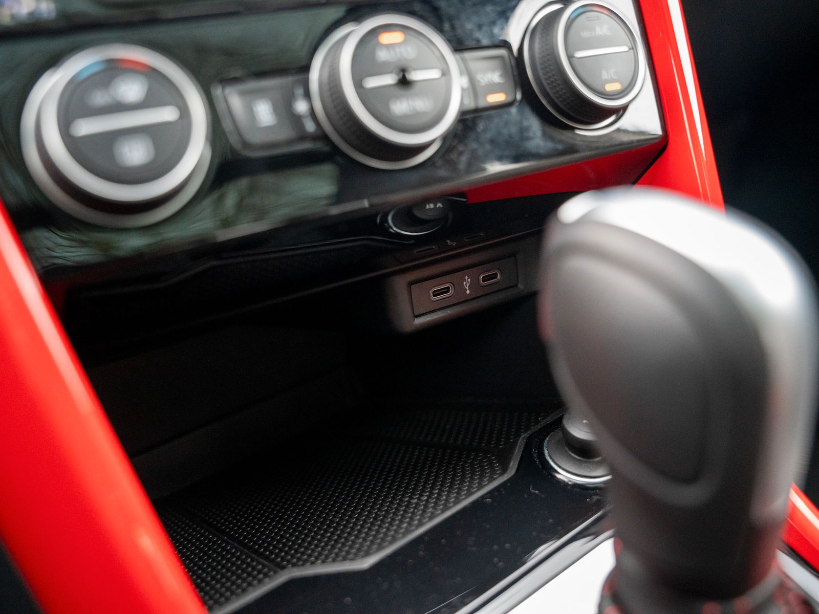 Volkswagen T-ROC Sport 1.5 TSI - Samsaru's Car Outlet