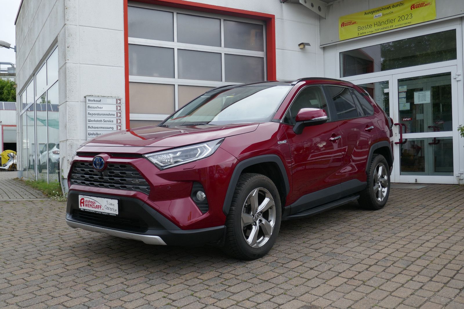 Toyota RAV 4 Hybrid Lounge Allrad - Samsaru's Car Outlet