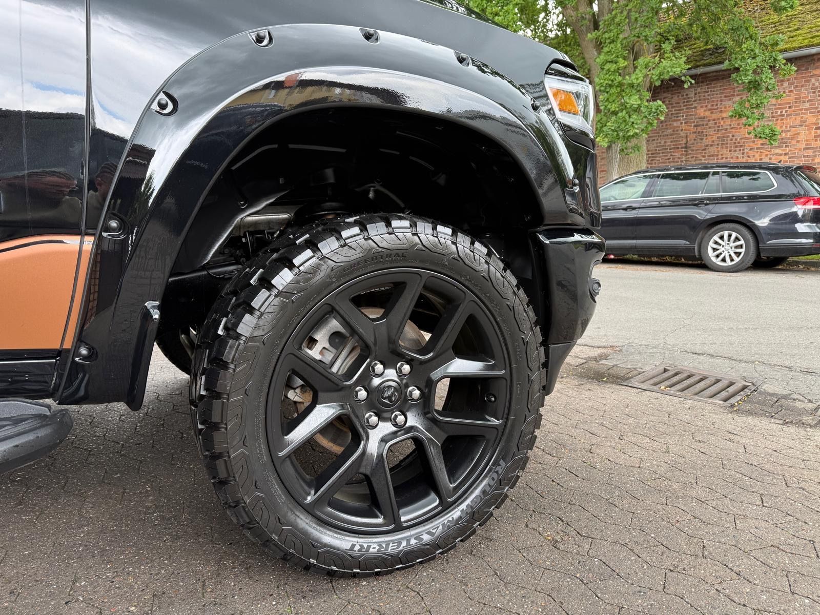 Dodge LARAMIE*OFFROAD*LONG*LIFT*AHK*NAVI*LED*GARANTIE*