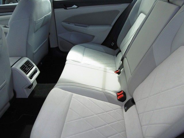 Volkswagen Golf VIII Variant 2.0 TDI Style - Samsaru's Car Outlet