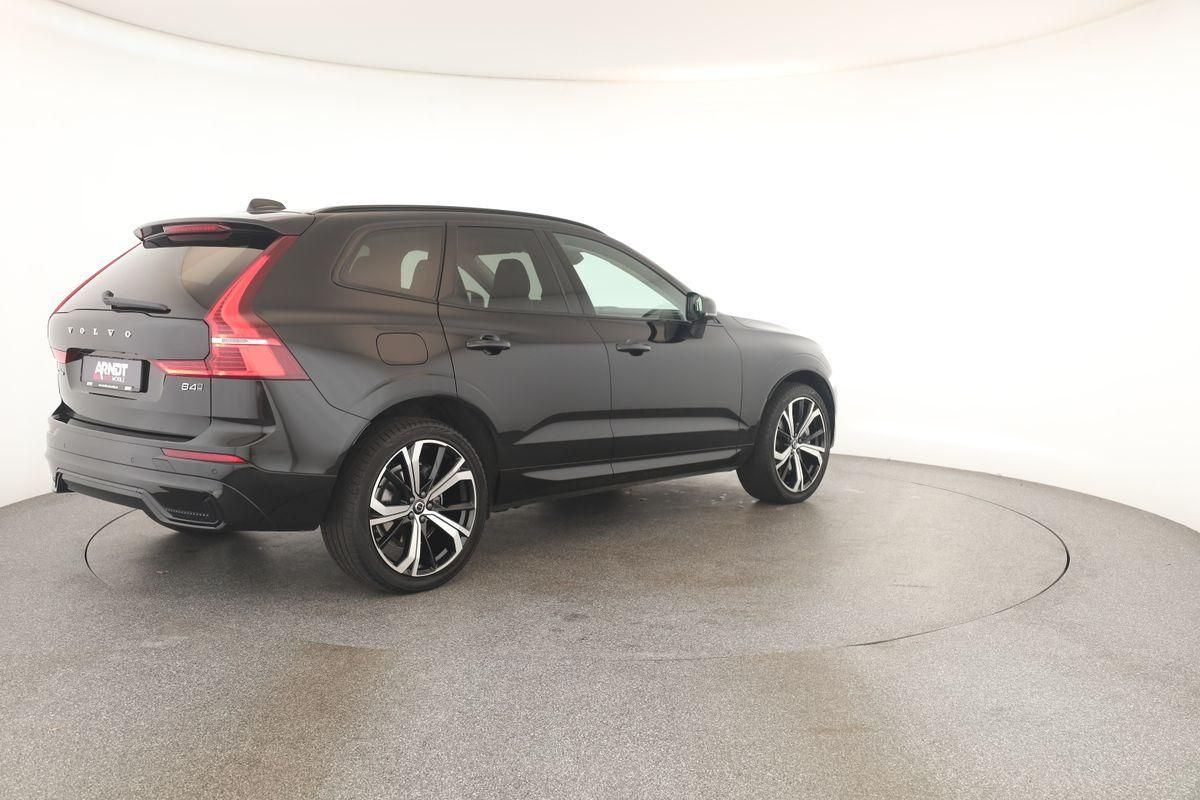 Volvo XC60 B4 AWD Plus Dark LED Pano ACC Kam 21" AHK