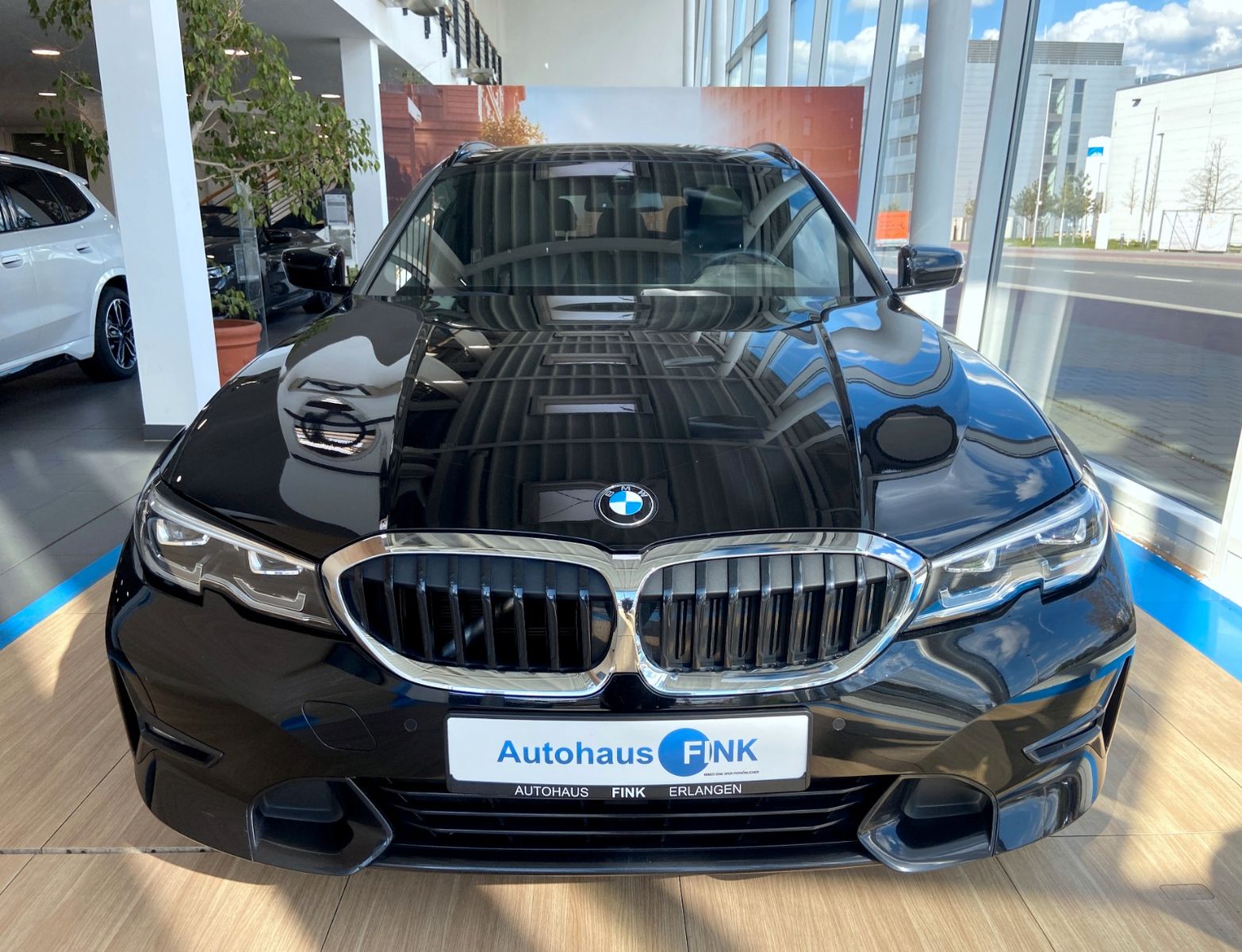 BMW 330i Touring Sport Line - Samsaru's Car Outlet