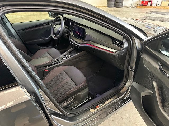 Skoda Octavia Combi RS - Samsaru's Car Outlet