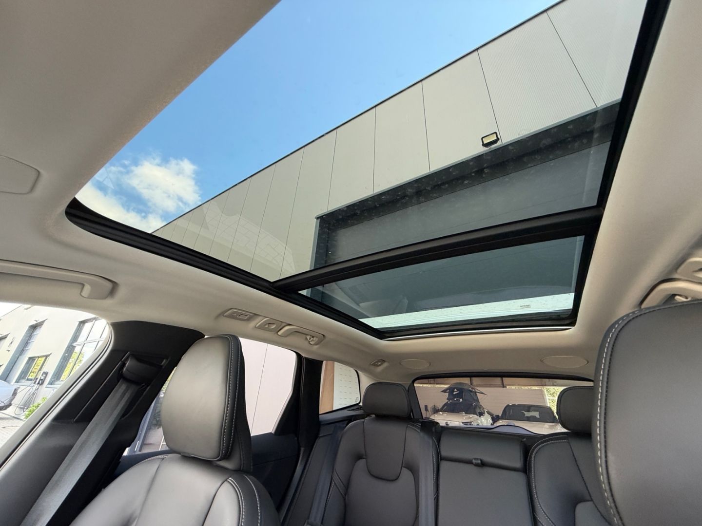 Volvo XC60 Ultra Dark AWD B5 Benzin EU6d HUD AD AHK Di