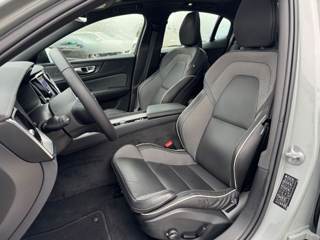 Volvo S60 B5 B AWD Ultimate Dark+360+Pano+Standheiz+