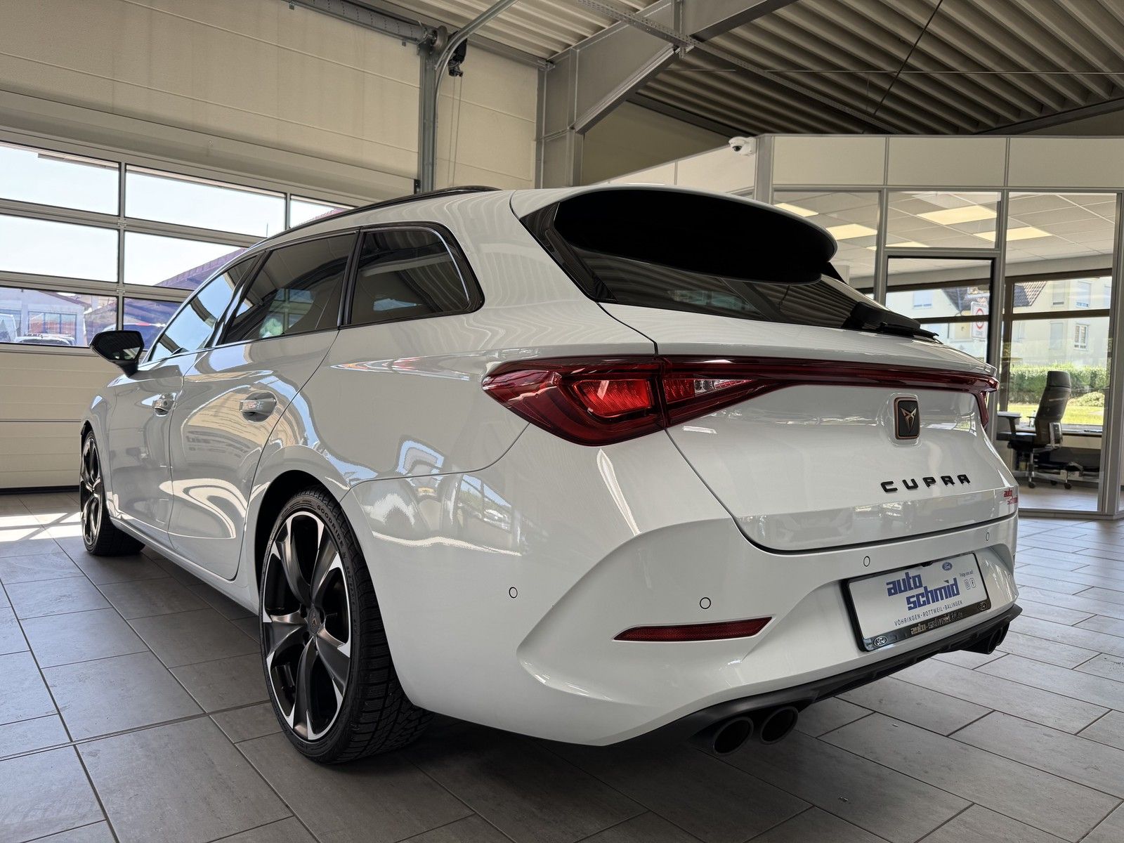 Cupra Leon Sportstourer VZ 4Drive - Samsaru's Car Outlet