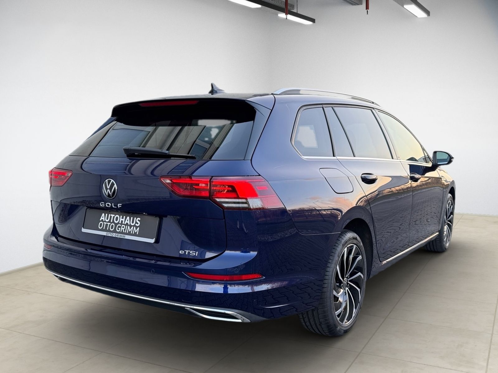 Volkswagen Golf VIII Variant 1.5 eTSI Style - Samsaru's Car Outlet