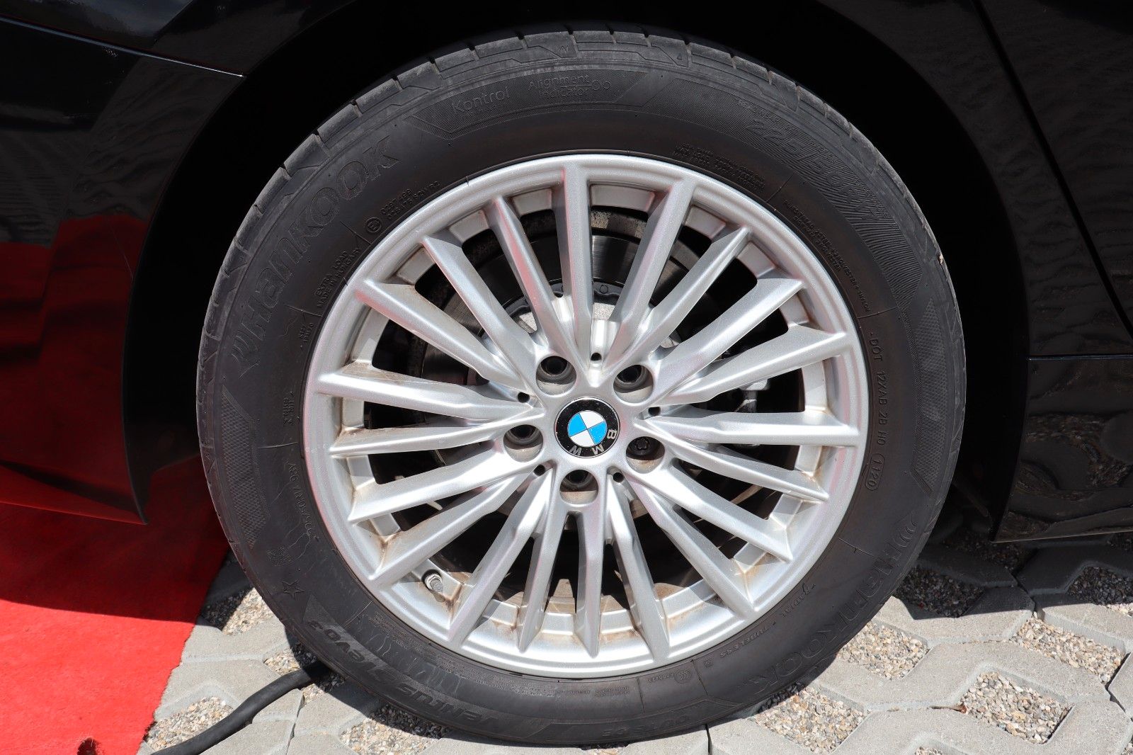 BMW 320 d Luxury Line - Samsaru's Car Outlet
