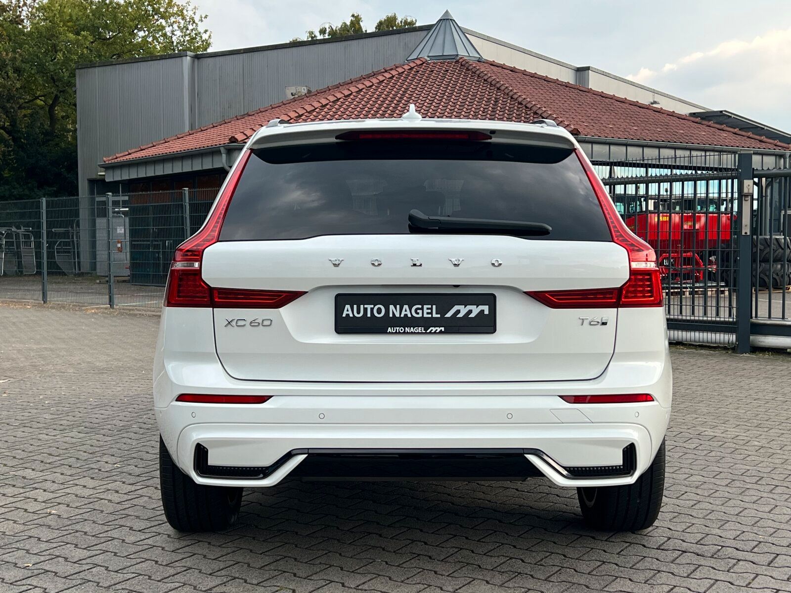 Volvo XC60 T6 Plus Dark PANO|AHK|FLED|20"|MEMORY|360°|