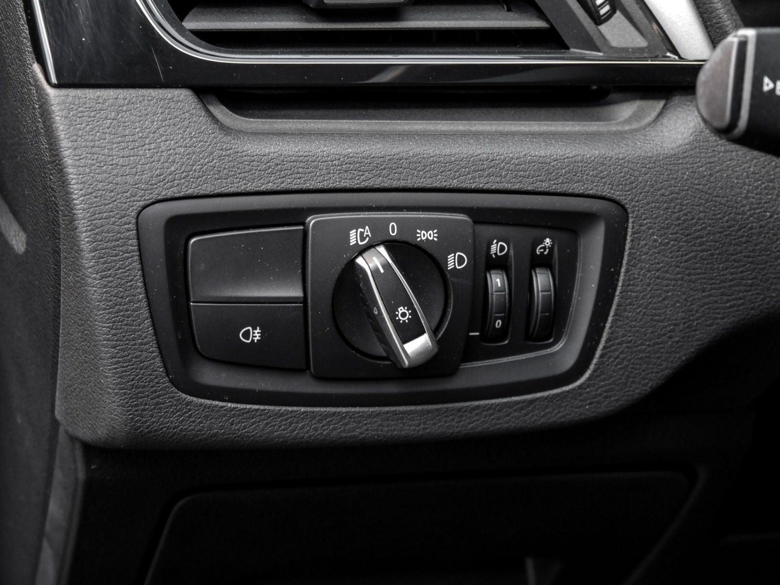 BMW X1 xDrive25e ADVANTAGE - Samsaru's Car Outlet
