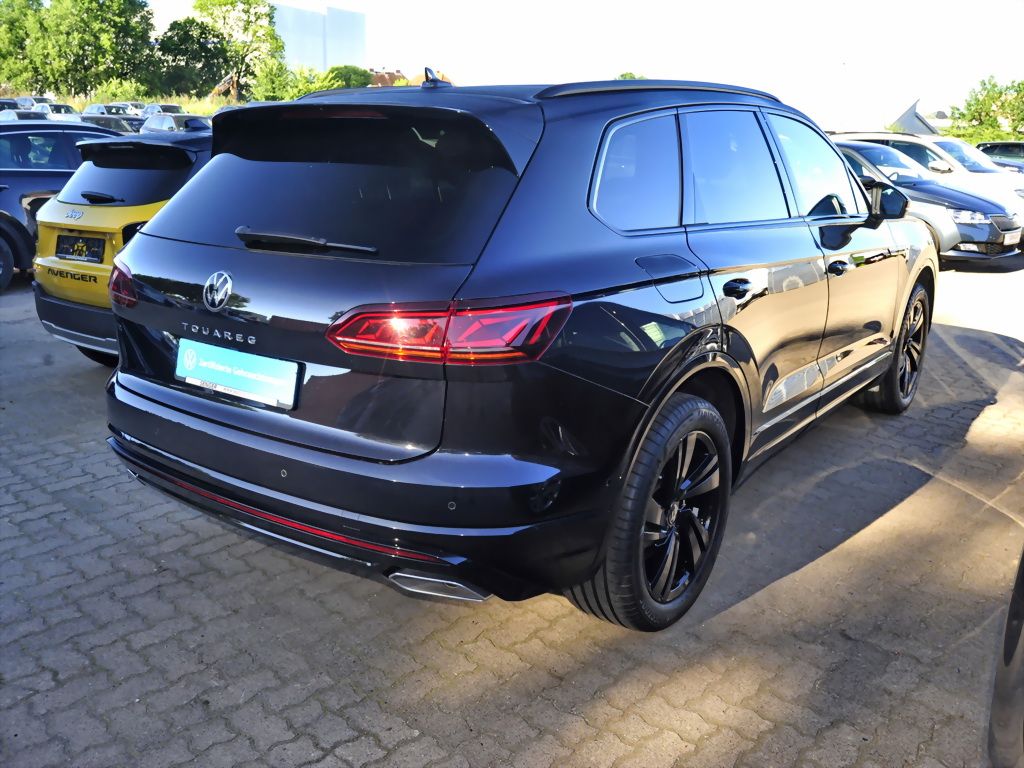 Volkswagen Touareg 3.0 TDI 4M R-Line - Samsaru's Car Outlet