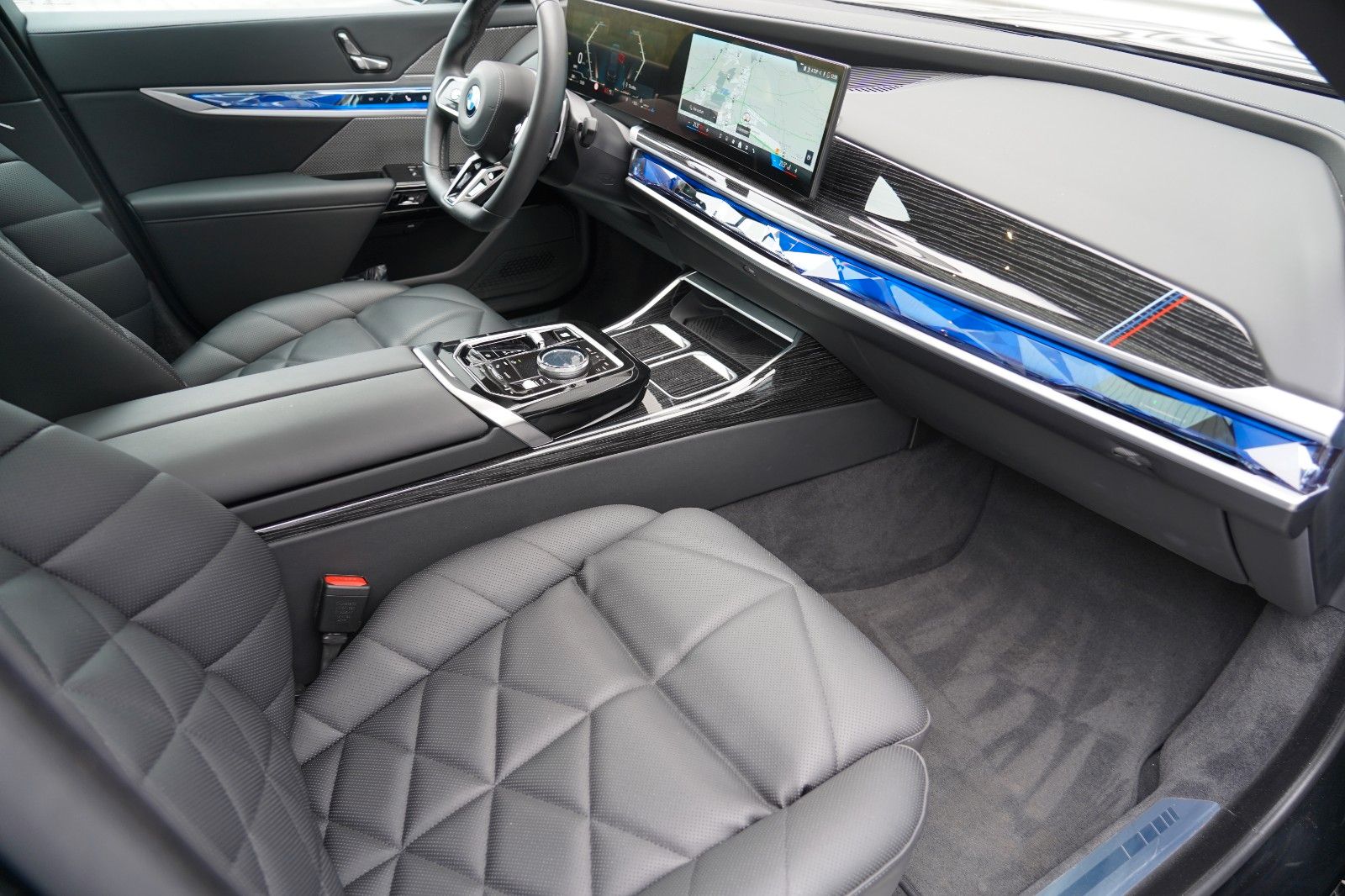 BMW 740d xDrive M Sport SKYLOUNGE ICONIC 360 HUD B&W