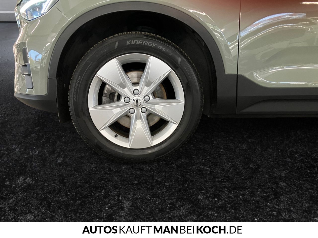 Volvo XC40 B3 DKG Core AHK LED SHZ/LHZ NAVI PDC/CAM!