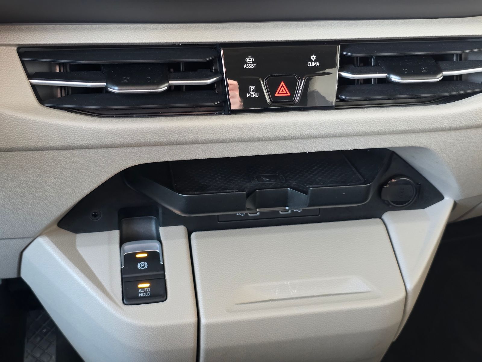 Volkswagen T7 Multivan 2.0 TDI DSG Lang - Samsaru's Car Outlet