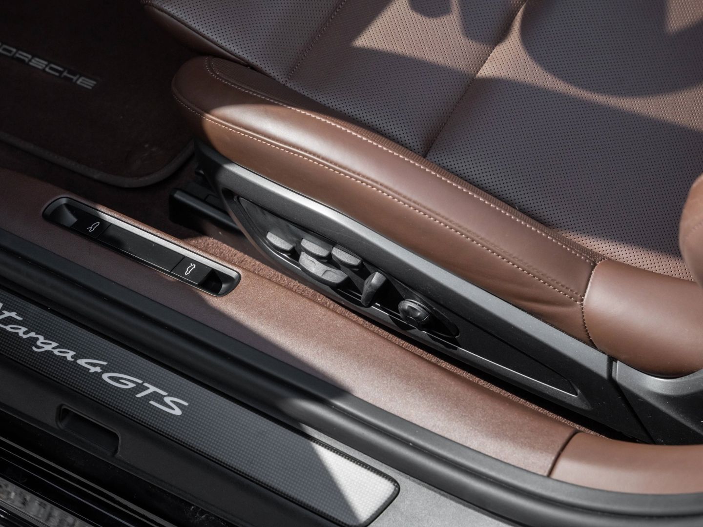 Porsche 992 911 Targa 4 GTS Matrix InnoDrive 18 Weg Sitz