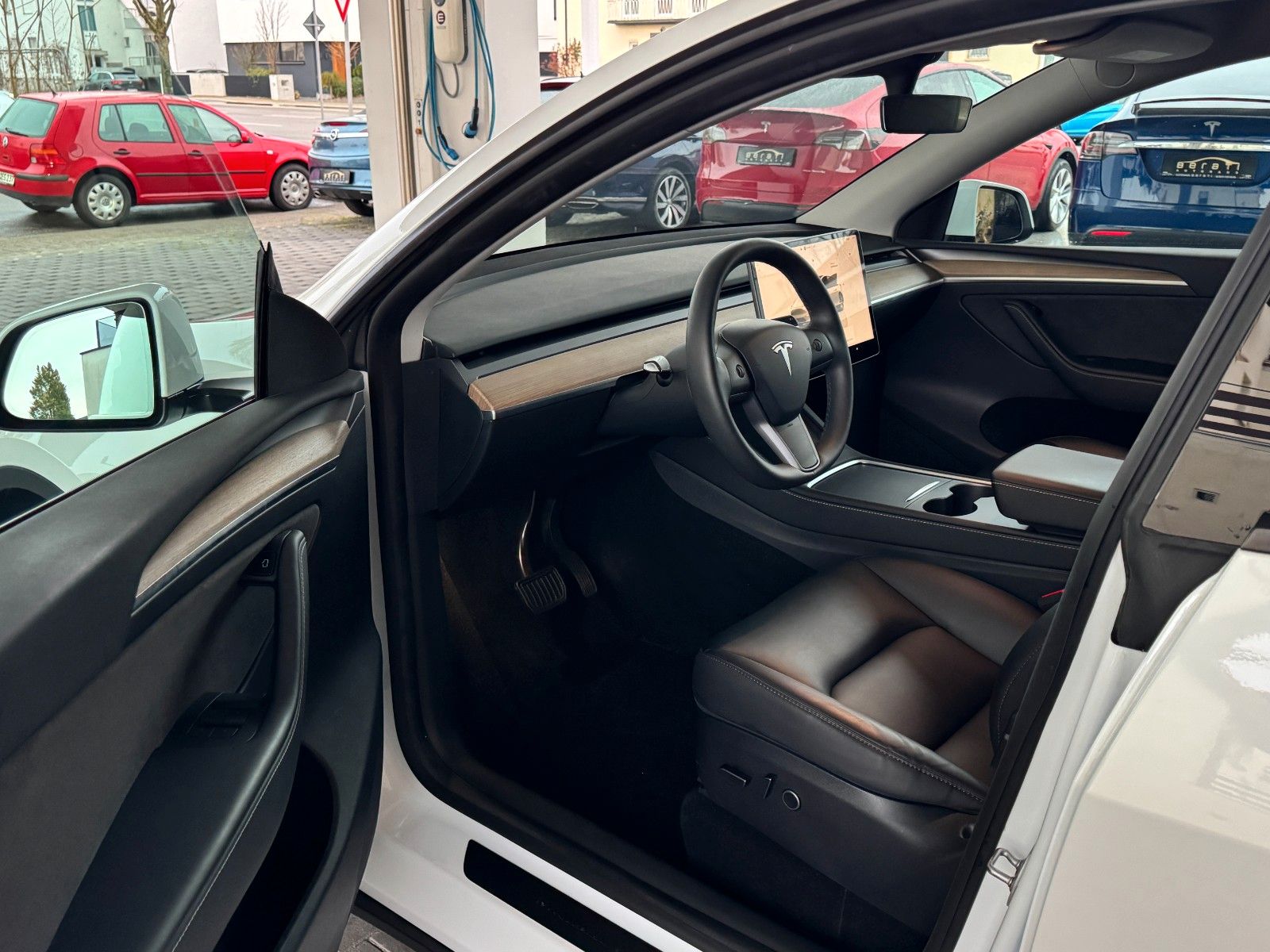 Tesla Model Y Premium Lang Range Allrad/581km 93% /AHK