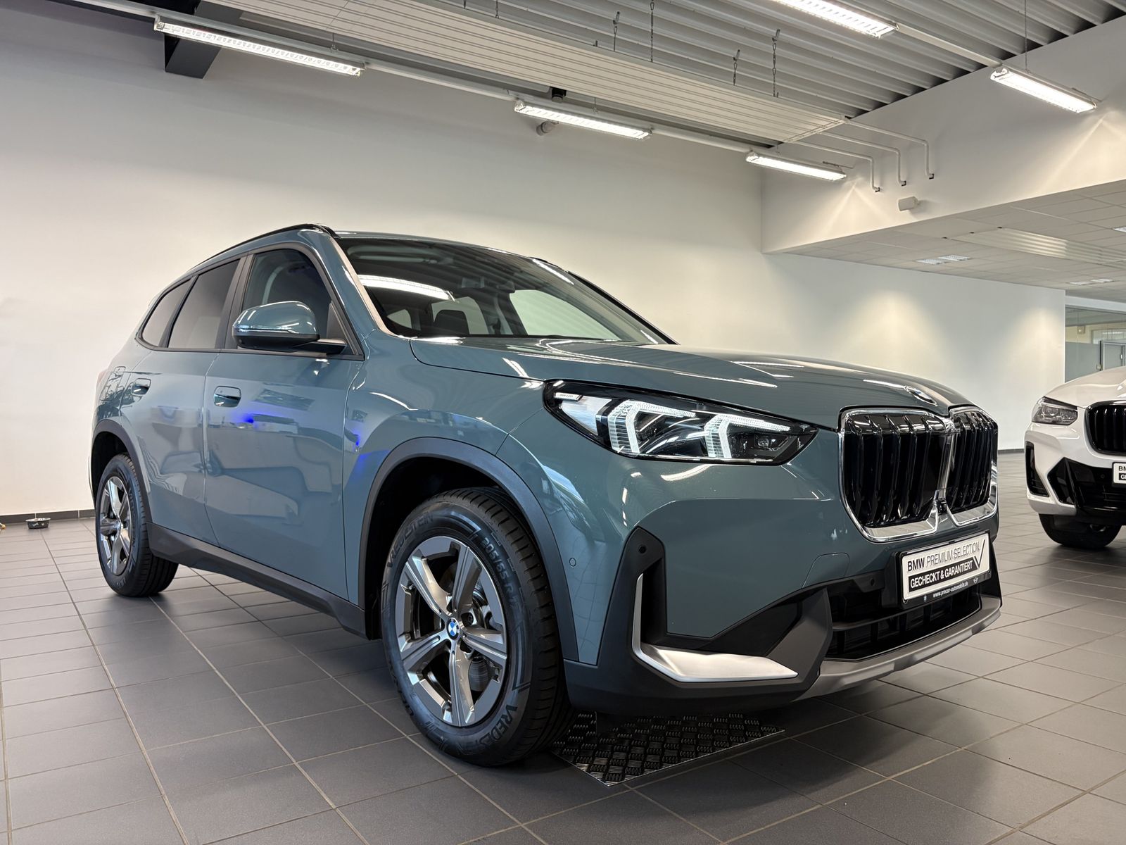 BMW X1 xDrive23d - Samsaru's Car Outlet