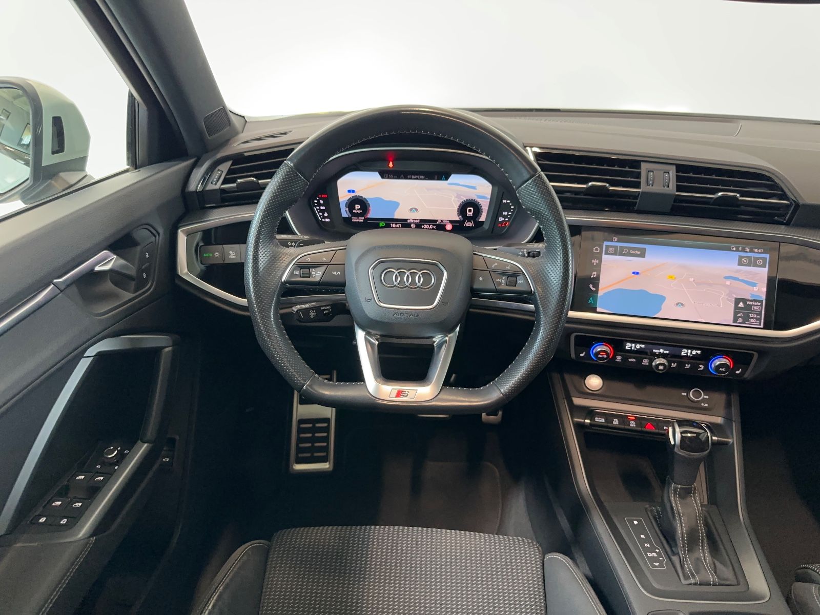 Audi Q3 Sportback 45 TFSI quattro S line - Samsaru's Car Outlet
