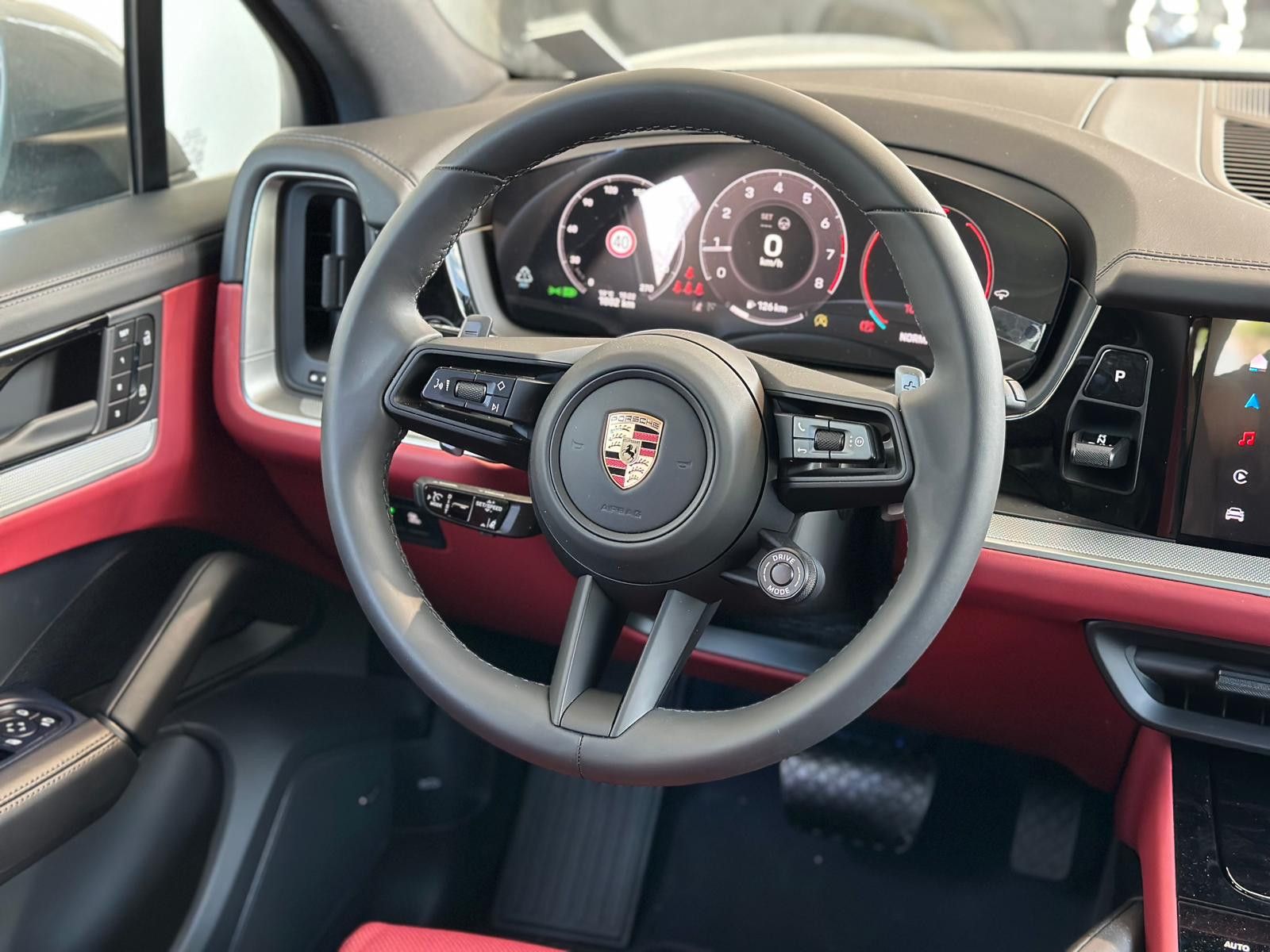 Porsche Cayenne Facelift -19%/gr-rot/Pan/Mtx/ACC/14W/21