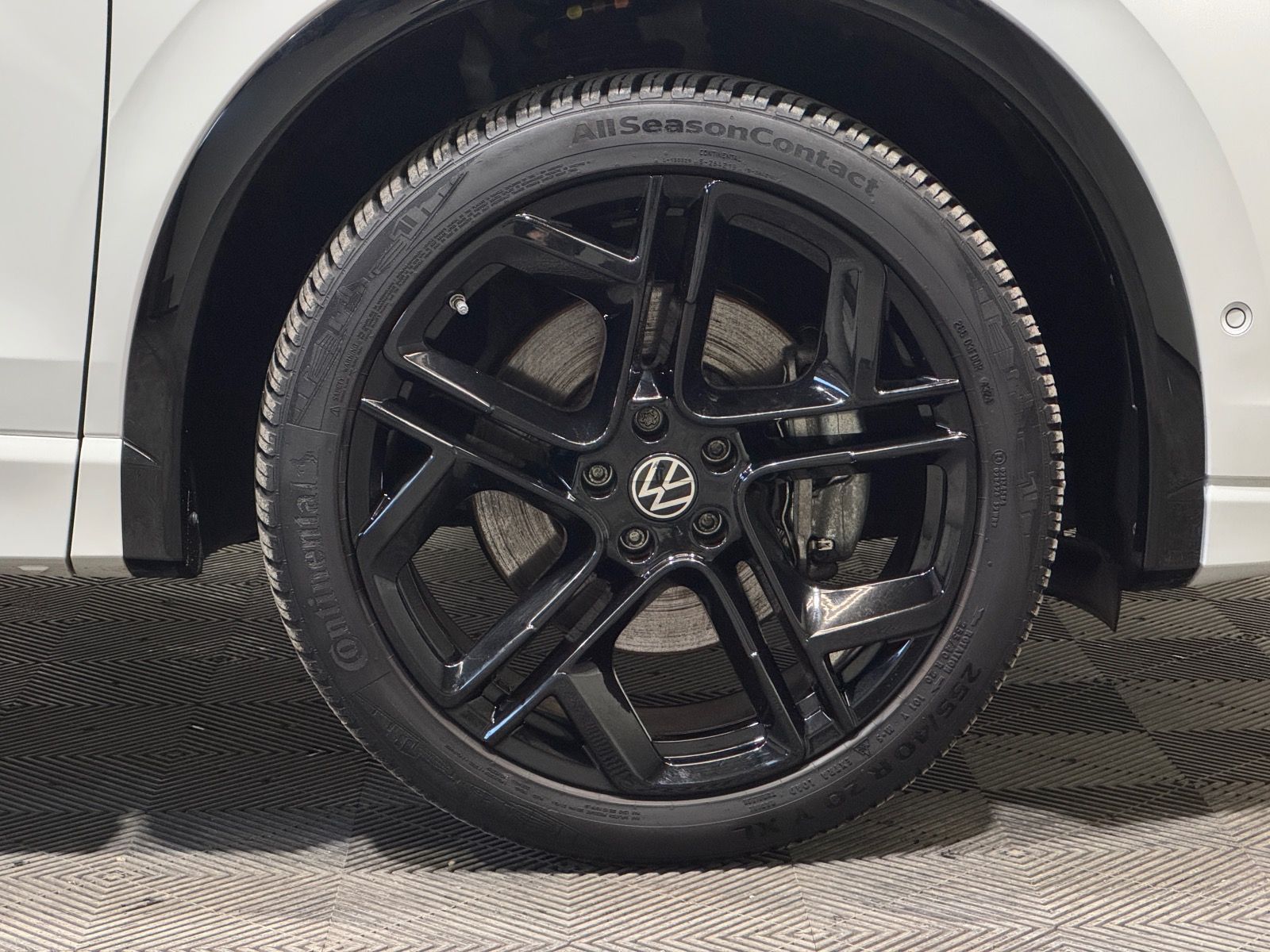 Volkswagen Tiguan R-Line 1.5 TSI eHybrid | MATRIX NAVI PANO