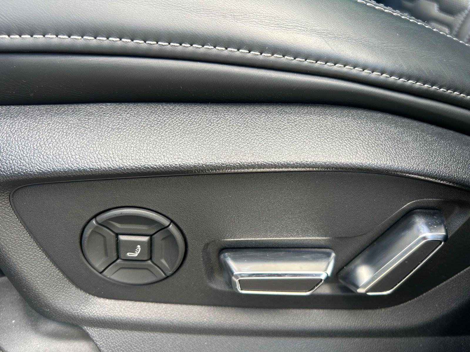 Audi RSQ8 DYN 4.0 TFSI Quattro TÜV-NEU-VMAX-2xCarbon