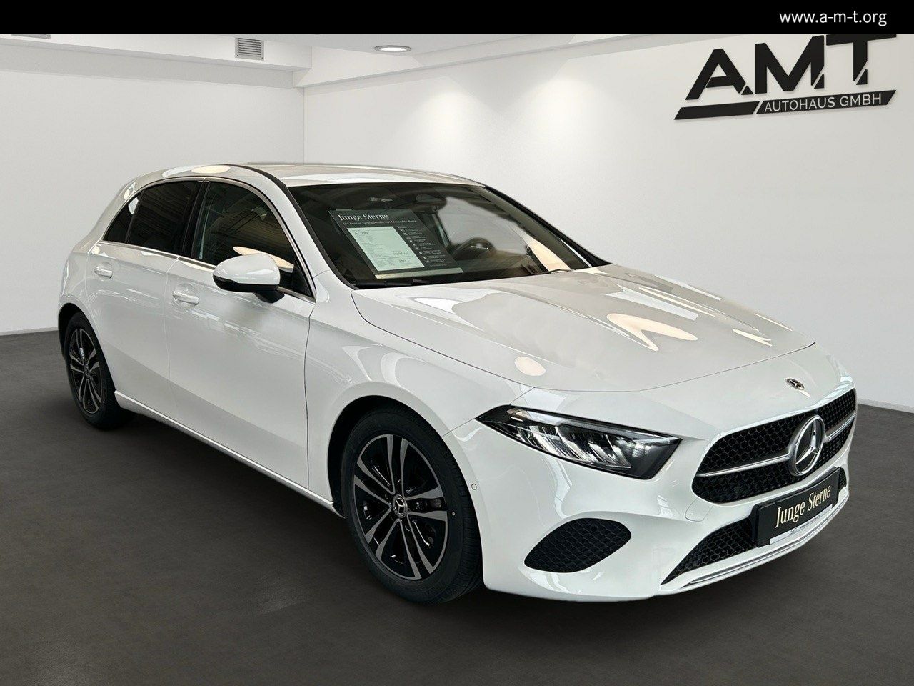 Mercedes-Benz A 200 Progressive Line - Samsaru's Car Outlet
