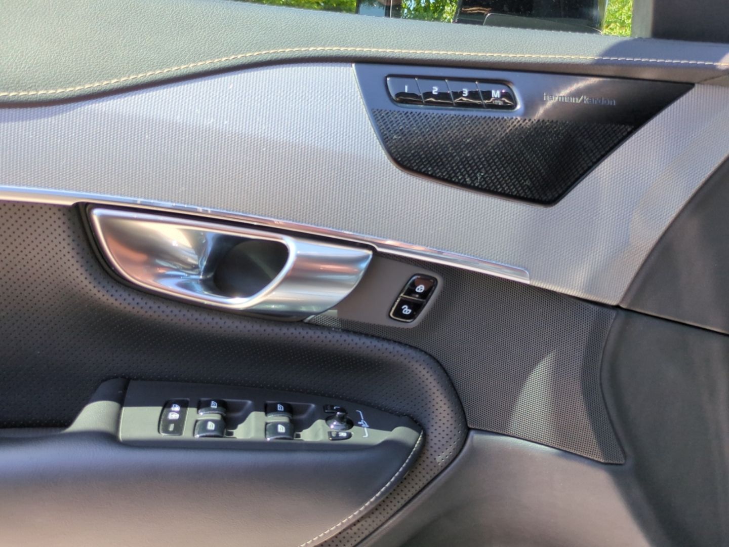 Volvo XC90 B5 AWD R Design HUD AHK Navi 360° AHK Stand