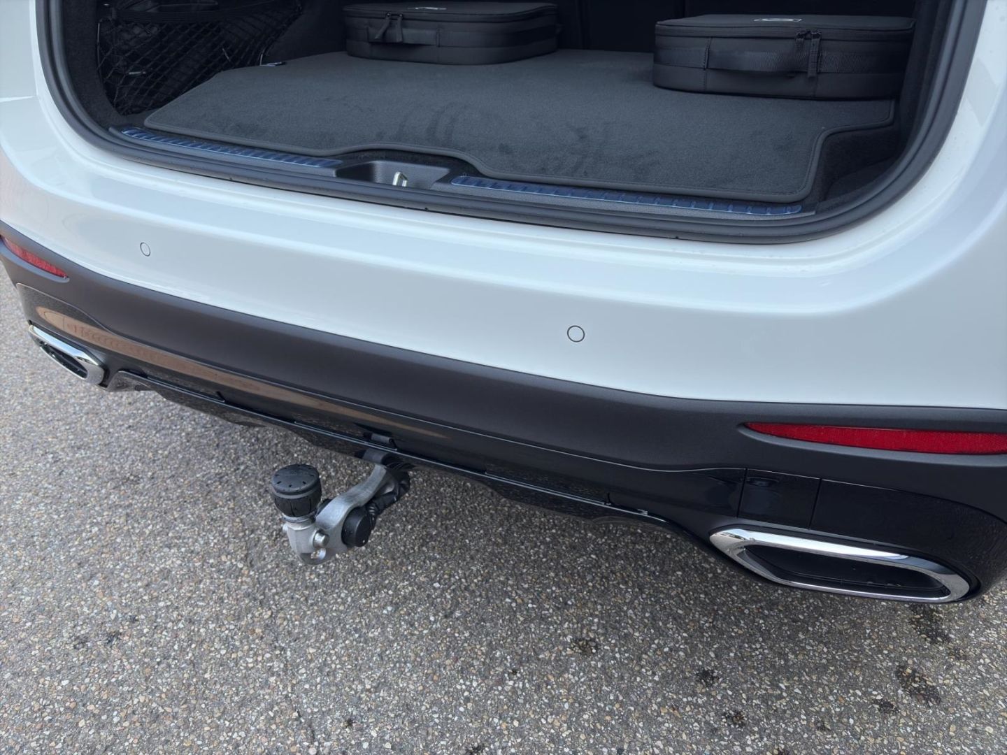 Mercedes-Benz GLC 300 e 4M EDITION AMG NIGHT PANO AHK DISTR 36