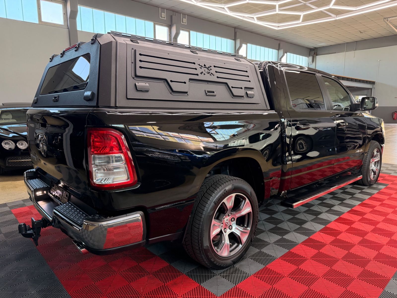 Dodge RAM 1500 3.0 EcoDiesel Bighorn Kamera Hardtop