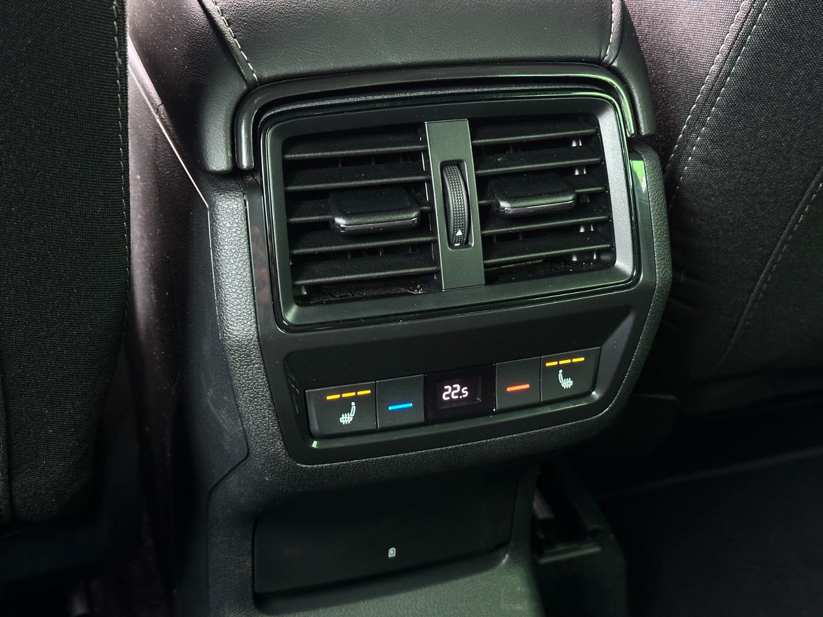 Skoda 150PS 4x4 DSG Sportline Side Assist eHK LM19"AHK