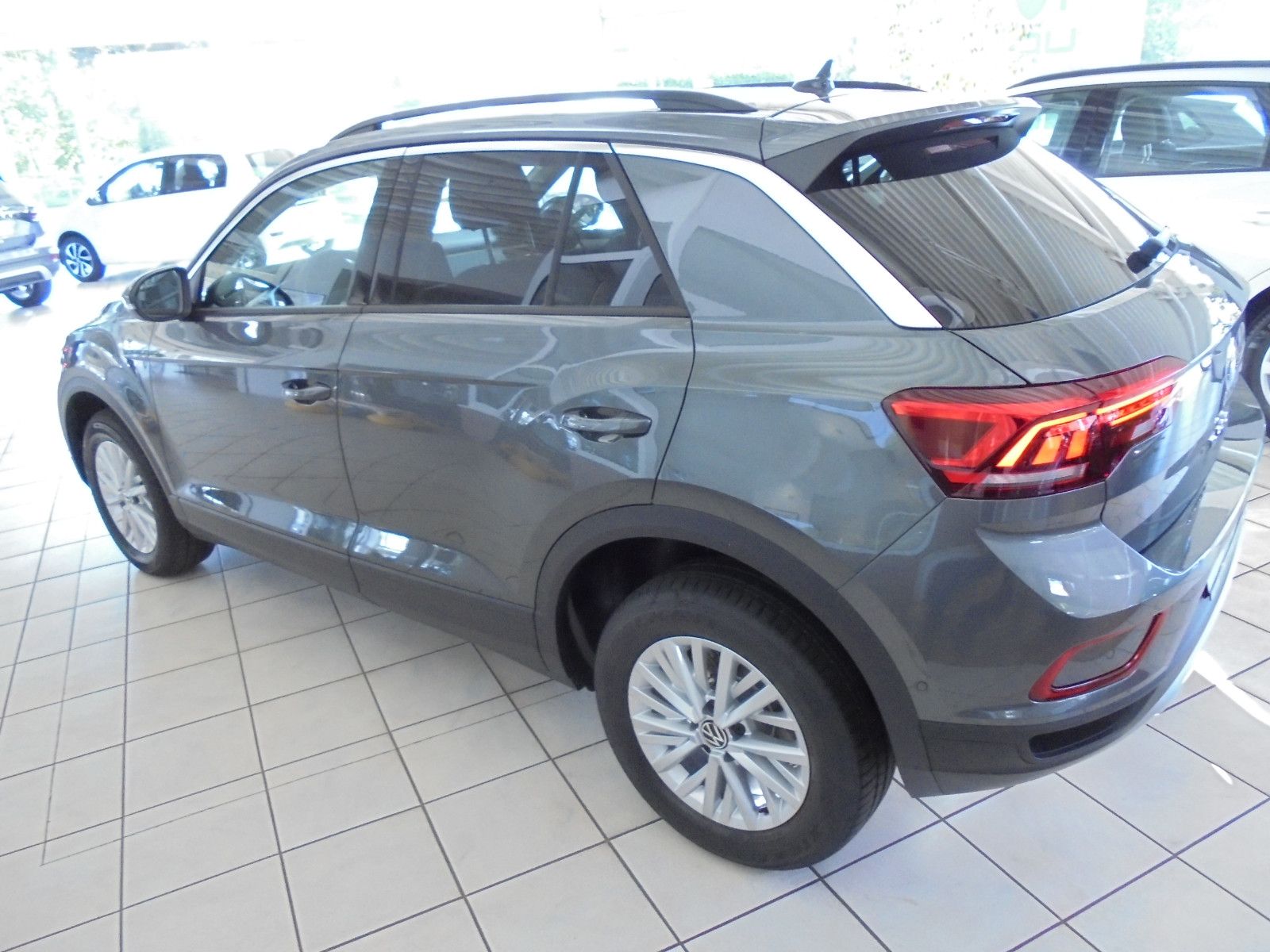 Volkswagen T-Roc TDI DSG Life - Samsaru's Car Outlet