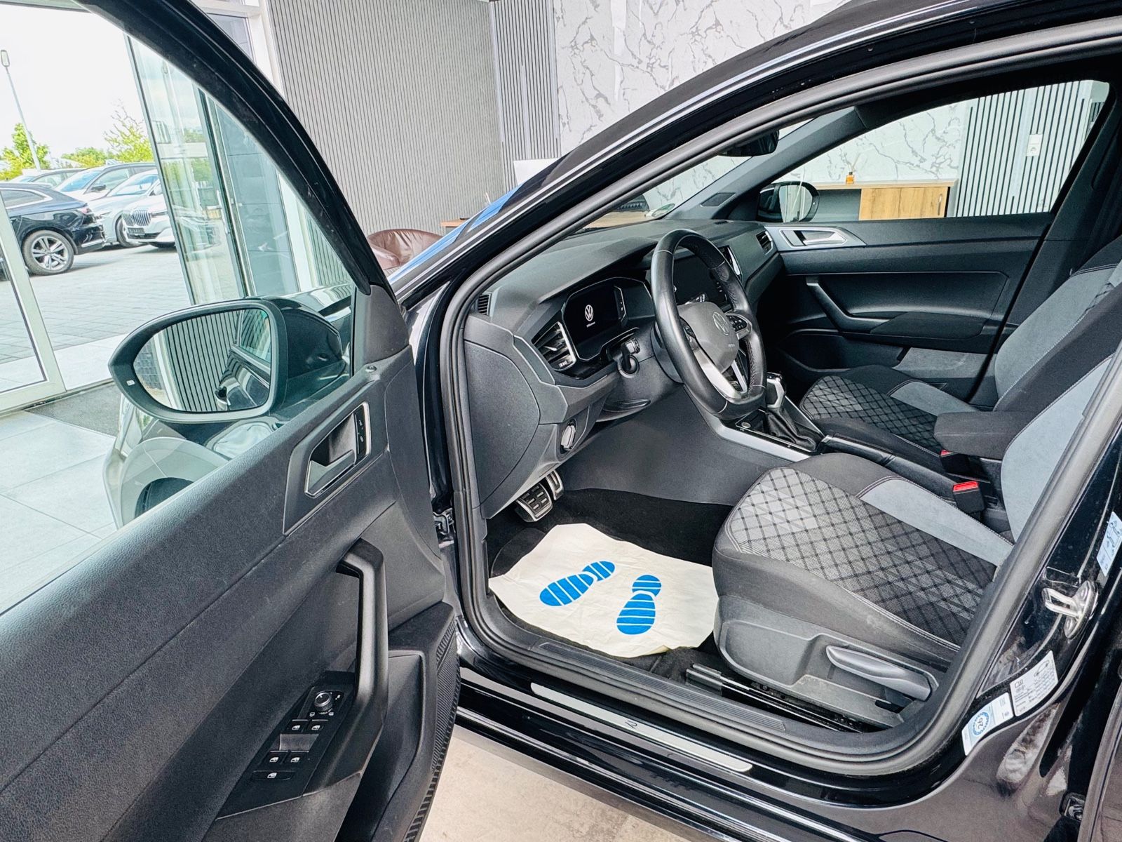 Volkswagen Taigo R-Line 1.5 TSI - Samsaru's Car Outlet