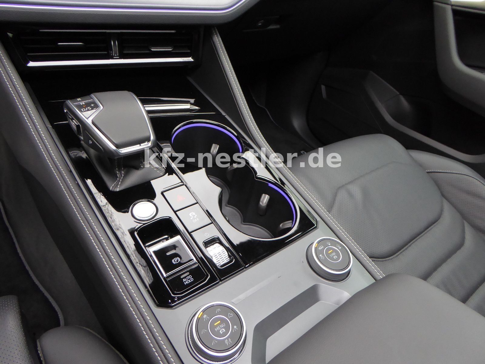 Volkswagen Touareg R eHybrid - Samsaru's Car Outlet