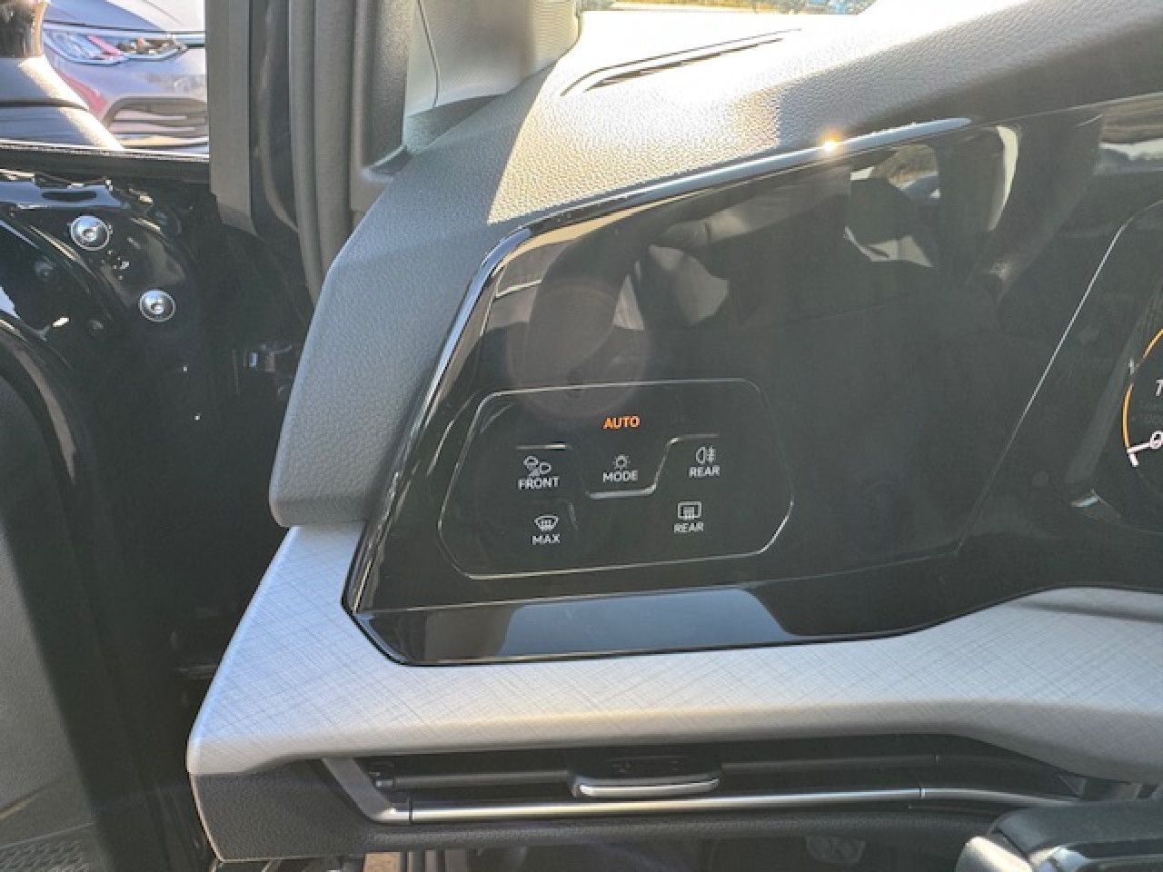 Volkswagen Golf VIII Life 1.5 TSI - Samsaru's Car Outlet
