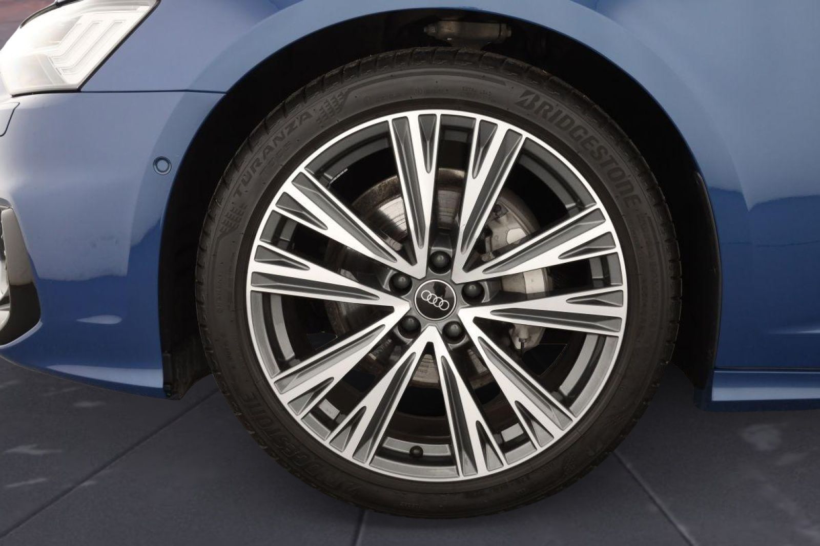 Audi A6 Avant 40 TDI S tronic S line - Samsaru's Car Outlet